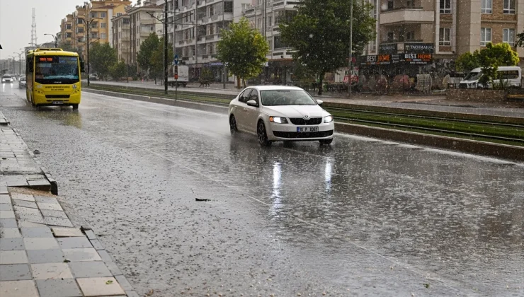 Gaziantep’te Sağanak Yağış Sonucu Su Birikintileri Oluştu