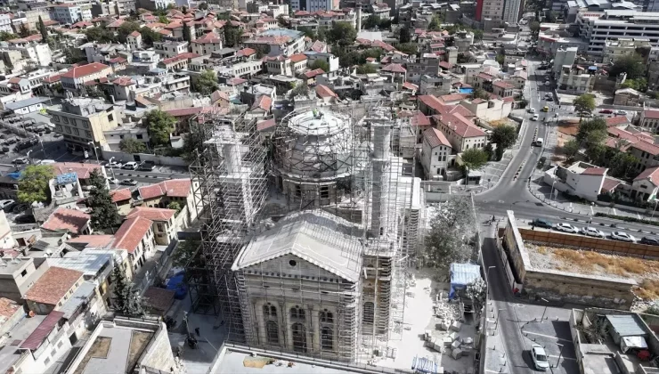 Kurtuluş Camisi’nin Yıkılan Kubbesi Tamamlandı